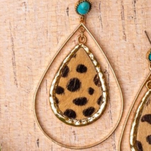 Little Dolly, Little Beth Leopard Double Teardrop Stud Earrings - Picture 2 of 2